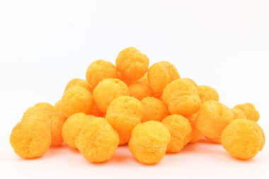 Çedar aromalı atıştırmalıklar. Peynir tozlu atıştırmalık. Tuzlu ve tuzlu tatlı