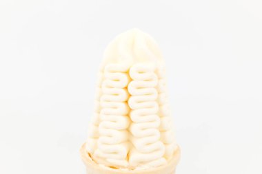 Koni şeklinde dondurma. Vanilyalı dondurma. Yumuşak ve tatlı donmuş yiyecekler