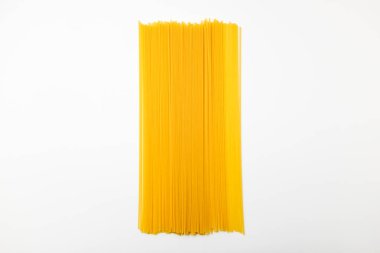 İnce ve uzun un eriştesi. Sarı erişte. Spagetti malzemeleri.