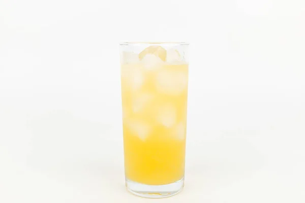 Fruitige Drankjes Cool Frisdrank Sinaasappel Gearomatiseerde Koolzuurhoudende Drank — Stockfoto