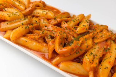 Kore yemek kültürü. Pirinçli kek ve balıklı kek. Baharatlı baharatlı yemek.