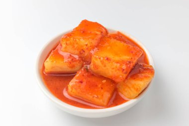 Turptan yapılmış baharatlı kimchi. Kore yemek kültürü. Bir çeşit turşu.