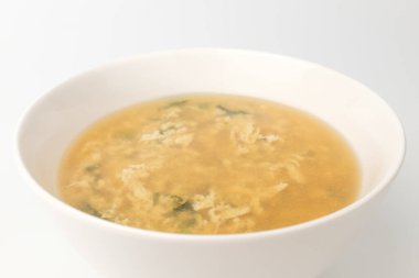 Yumuşak bir dokusu olan yemek. Yumurtalı çorba yapmak. Sıcak yumurta pişiriyorum.