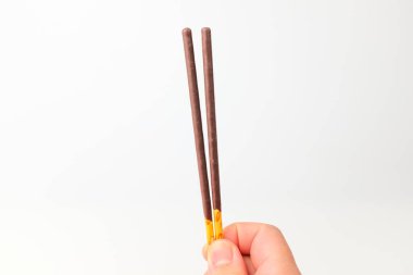 Çikolatalı atıştırmalık. Atıştırmalık ince bir şey. Tatlı tatlı