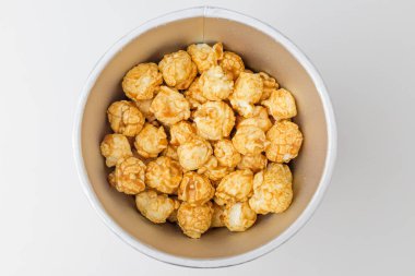 Uygun yiyecekler. Atıştırmalık Mısırdan yapılmış yemek. Sinema yemekleri.