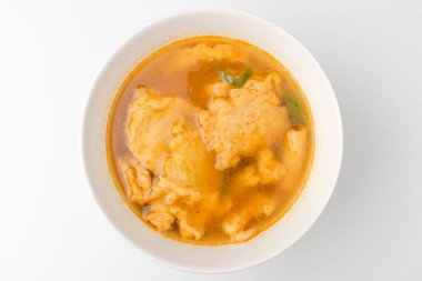 Balık köftesi ve sebze çorbası. Deniz ürünleri aromalı et suyu. Baharatlı balık keki.