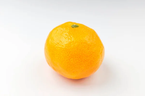 ジューシーな果物 柑橘類だ 果物は小さいサイズです オレンジの実 — ストック写真