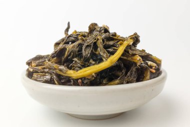 Kurutulmuş turp sapları. Kore yemek kültürü. Kurutulmuş ve turşulu yemek.