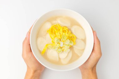 Mochi çorbası. Kore yemek kültürü. Kore bayram yemeği