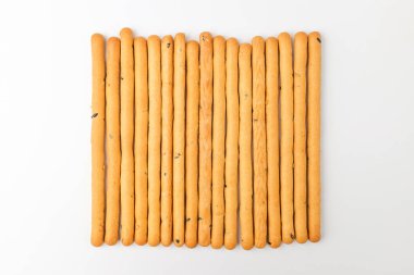 Susamlı atıştırmalık. Çubuk şeklinde kurabiyeler. Lezzetli bir tatlı.