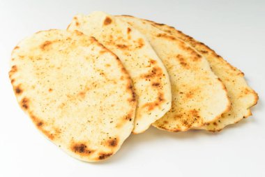 Hindistan 'da ekmek ana yemek olarak yenir. Hint yemek kültürü. Çiğnenmiş ve yumuşak ekmek