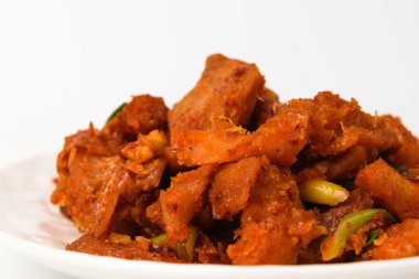 Ekolojik kurutulmuş tabaklar. Ekoloji baharatta kavruluyor. Deniz ürünleri kızartması.