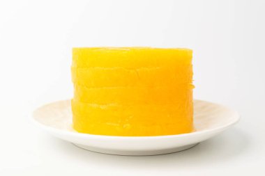 Kesilmiş ananas. Tatlı meyve. Meyve suyu. Sarı meyve