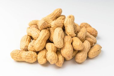 Tuzlu fındık. Pişmemiş fıstık. Tuzlu ve sert sebzeler