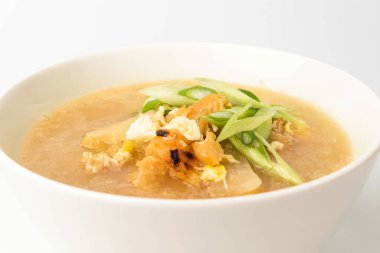 Kurutulmuş balık yahnisi. Kurutulmuş polonyadan yapılmış bir yemek. Sebze ve balık çorbası.