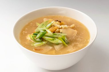 Kurutulmuş balık yahnisi. Kurutulmuş polonyadan yapılmış bir yemek. Sebze ve balık çorbası.