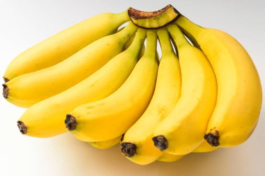 Tatlı ve taze meyve. Sarı uzatılmış meyve. Taze meyve.