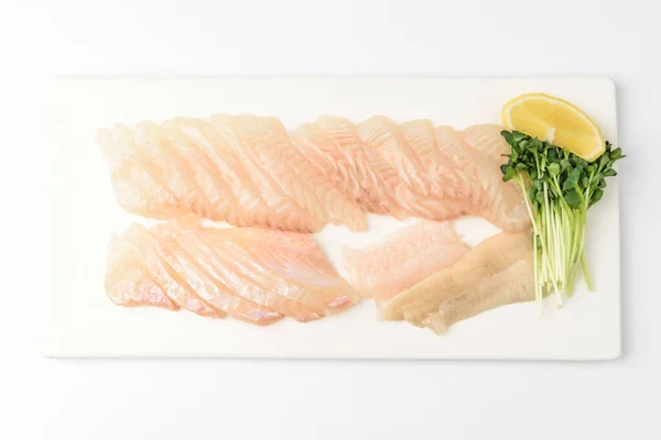魚のヒラメを使った料理 生の魚の料理 日本の食文化 — ストック写真