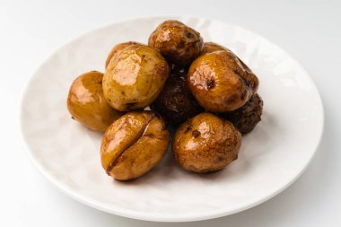 Yumurta patatesinden yapılmış bir yemek. Soya soslu yemek. Vejetaryen yemeği.