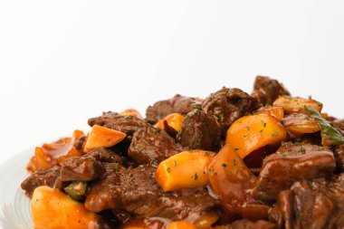 Kızarmış biftek ve sebze. Domates soslu et yemeği. Et yemeği.