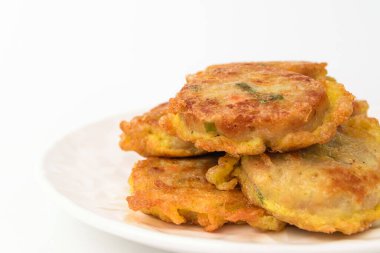 Asya yemek kültürü. Yumurta kaplı top. Domuz eti.