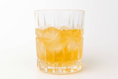 Buzlu viski. Lezzetli sake. Alkolik içecek.