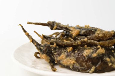 Miso sosu tabağı. Biber tabağı. Turşu. Asya yemek kültürü