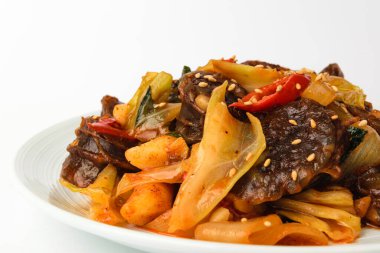 Pişmiş domuz bağırsağı. Asya yemek kültürü. Baharatlı Karıştırılmış Pişirme