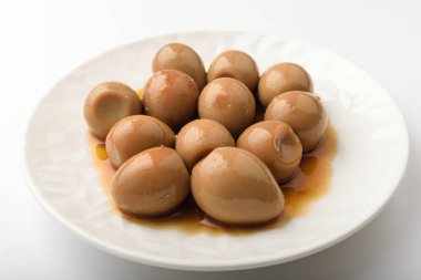 Bıldırcın yumurtasından yapılmış bir yemek. Kore yemek kültürü. Soya soslu yemekler.