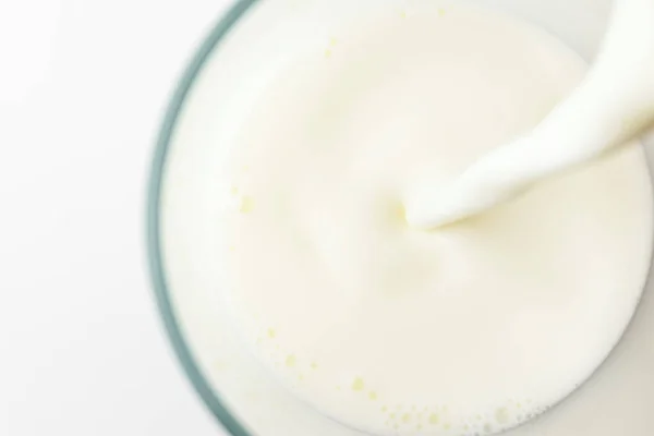 Tuzlu Bir Içki Yağlı Bir Içki Temiz Süt Beyaz Içecek — Stok fotoğraf
