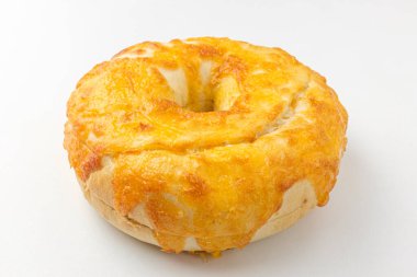 Çörekte erimiş peynir. Tuzlu ve hafif tatlı. Tatlı ekmek.