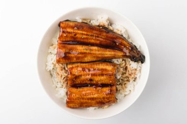 Pirinçli yılan balığı. Baharatlı yılan balığı. Asya yemek kültürü. Tuzlu ve hafif yiyecekler