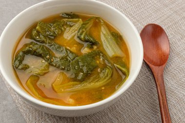 Sebzeli Miso çorbası. Miso 'dan yapılmış bir çorba tabağı. Kore yemek kültürü