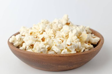 Uygun yiyecekler. Atıştırmalık Mısırdan yapılmış yemek. Sinema yemekleri.