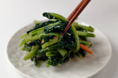 Kimchi, Yeolmu ile yapıldı. Çorbalı güzel kimchi. Kore yemek kültürü