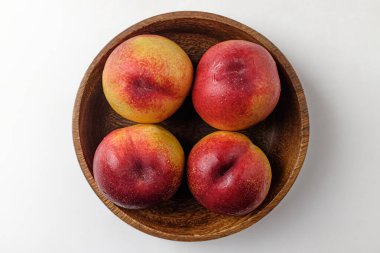 Bir çeşit şeftali. Tatlı ve ekşi meyve. meyve tatlısı