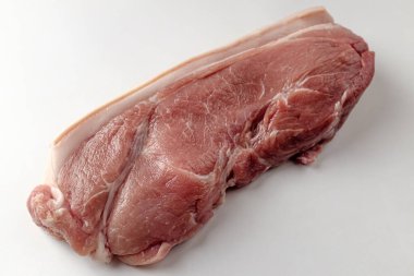 Bir parça domuz eti. Arka bacak eti. Derisi, yağı ve eti olan et.