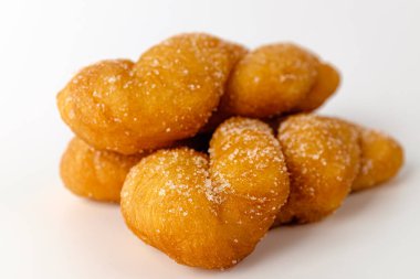 Kızarmış ekmek. Yumuşak ve çiğnenmiş dokuları olan yemekler. Yağlı ekmek