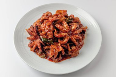 Baharatlı sosta kızartılmış. Deniz ürünleri ve sebzeli yemekler. Kore yemek kültürü