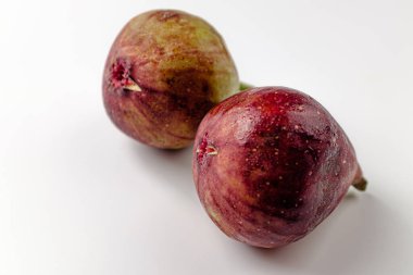 Tatlı ve yumuşak meyveler. meyve yiyen çiçekler. yuvarlak şekilli meyve