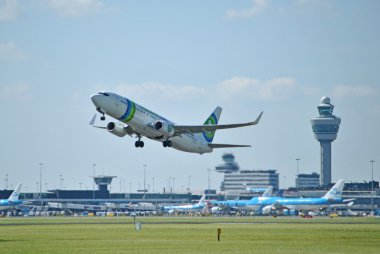 Amsterdam airport schiphol kalkan uçak.