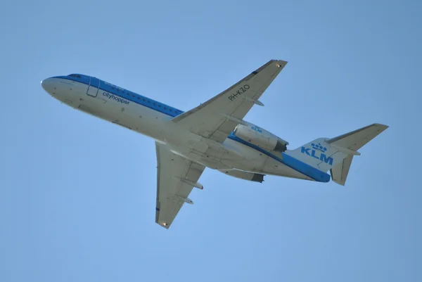 Klm cityhopper 从阿姆斯特丹史基浦机场起飞. — 图库照片