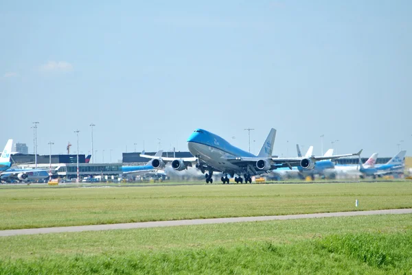 KLM cityhopper odlatujących z lotniska schiphol. Zdjęcie Stockowe