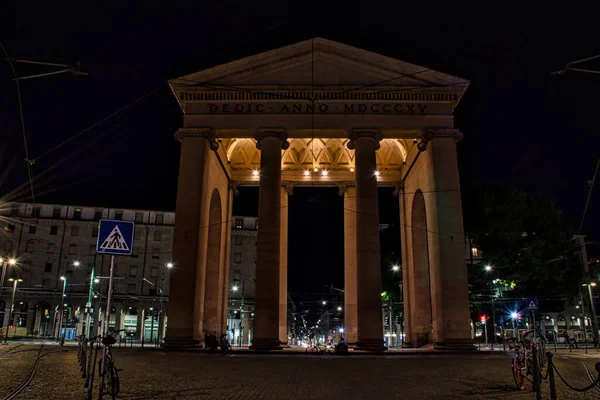 Milano Olaszország 2020 Színes Lenyűgöző Arco Porta Ticinese Éjszaka Folyamán — Stock Fotó