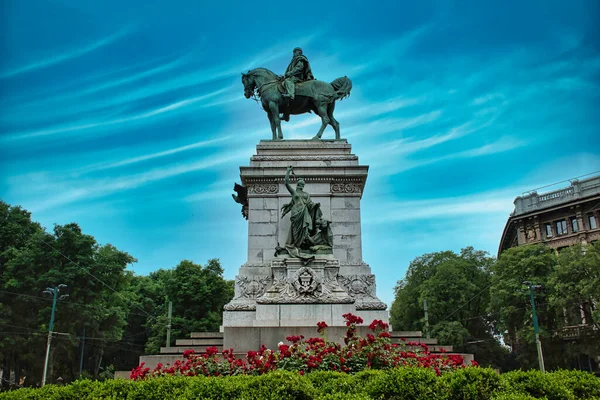 Egy Óriás Giuseppe Garibaldi Emlékmű Monumento Giuseppe Garibaldi Sforza Kastély — Stock Fotó