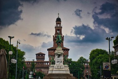 Giuseppe Garibaldi Anıtı, Giuseppe Garibaldi Anıtı Sforza Kalesi önünde, Castello Sforzesco Milano 'da.