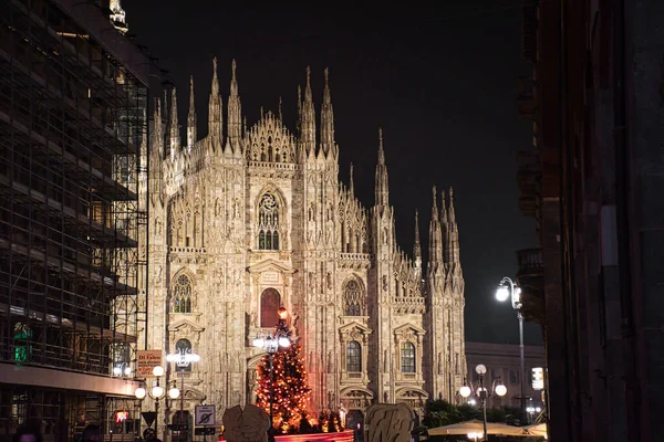 Milan Itálie 2020 Barevný Zářící Dekorativní Vánoční Stromek Před Katedrálou — Stock fotografie