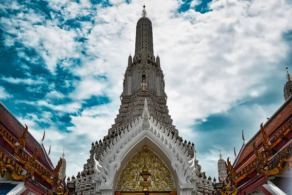 バンコク タイ08 2019ワット アルン寺院は仏教寺院で 日の出の放射線としてしばしばパーソナライズされたヒンズー教の神アルナの名前に由来します — ストック写真