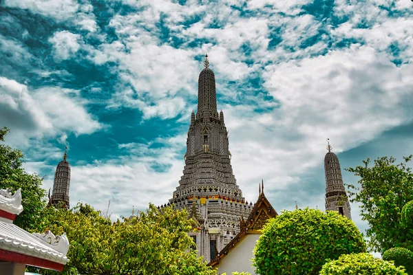 バンコク タイ08 2019ワット アルン寺院は仏教寺院で 日の出の放射線としてしばしばパーソナライズされたヒンズー教の神アルナの名前に由来します — ストック写真