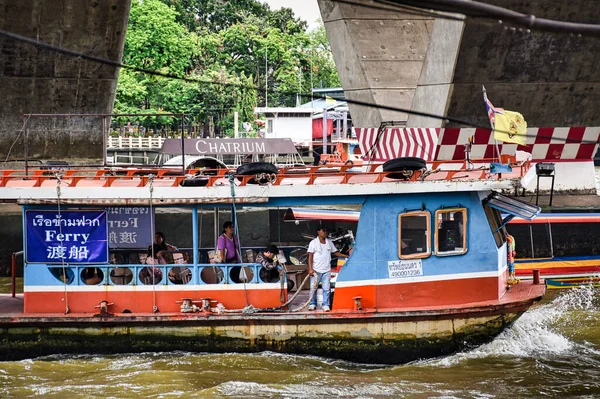 Bangkok Thailanda 2019 Feribot Pasageri Sub Podul Taksin Aproape Pier — Fotografie, imagine de stoc